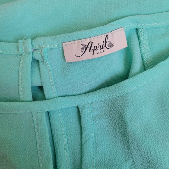 KEYHOLE RUFFLED SLEEVE BLOUSE - Picture 6 of 6